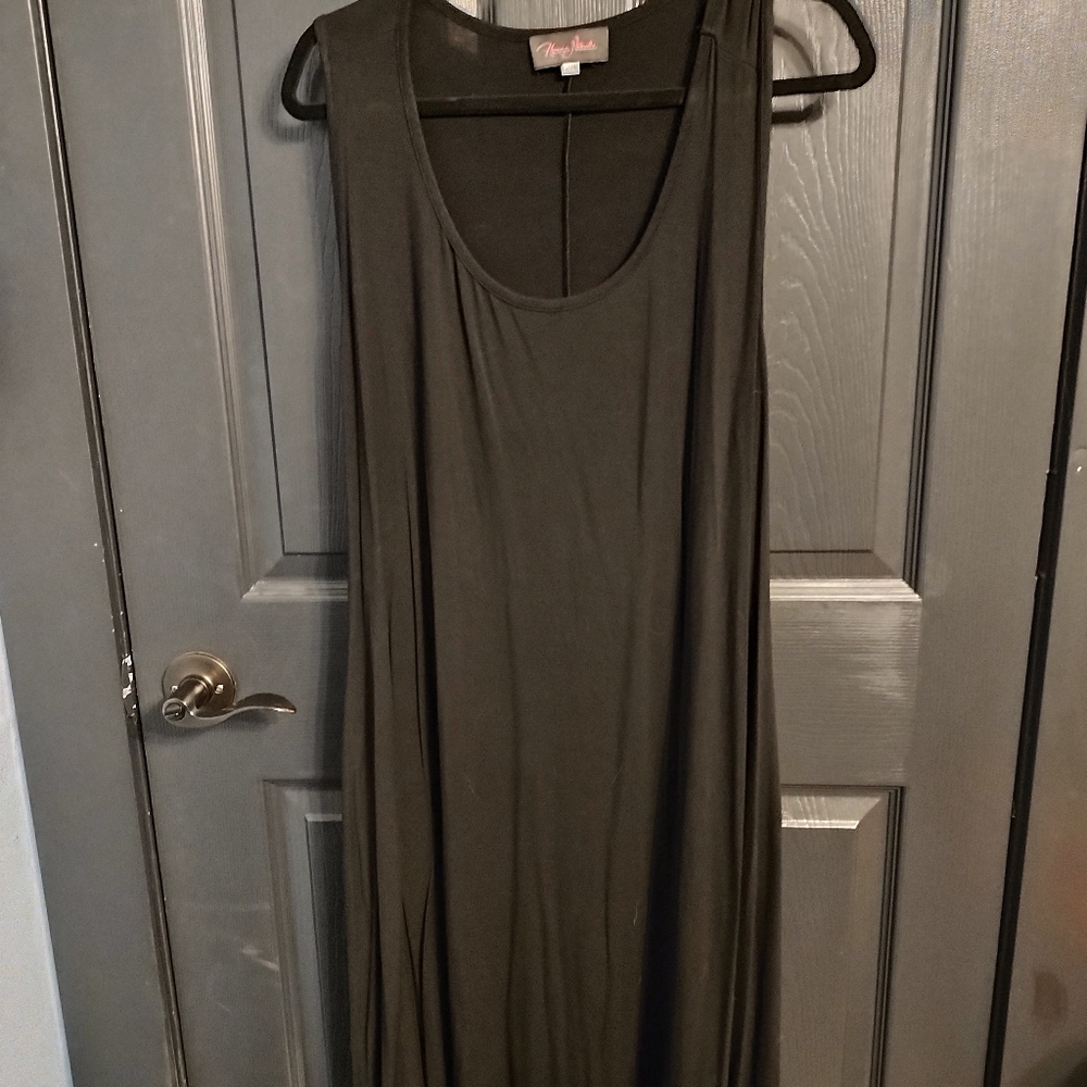 Black Sleeveless Dress